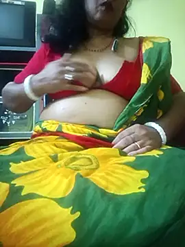 Snapshot of Riyaa_2024 chatting on December 6, 10:16 am Riyaa 2024 online show from December 6, 10:16 am