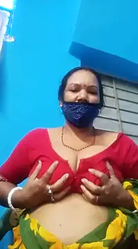 Snapshot of Riyaa_2024 chatting on December 11, 9:52 am Riyaa 2024 online show from December 11, 9:52 am