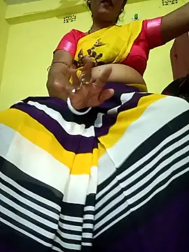 Snapshot of Riyaa_2024 chatting on December 20, 9:54 am Riyaa 2024 online show from December 20, 9:54 am