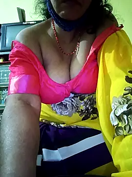 Snapshot of Riyaa_2024 chatting on December 21, 8:18 am Riyaa 2024 online show from December 21, 8:18 am