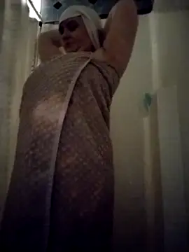 Snapshot of lilbishmiss chatting on February 17, 10:27 pm lilbishmiss online show from February 17, 10:27 pm