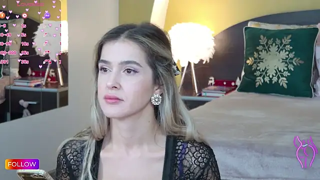 Snapshot of Sarah-Hart chatting on December 10, 5:17 am Sarah-Hart online show from December 10, 5:17 am