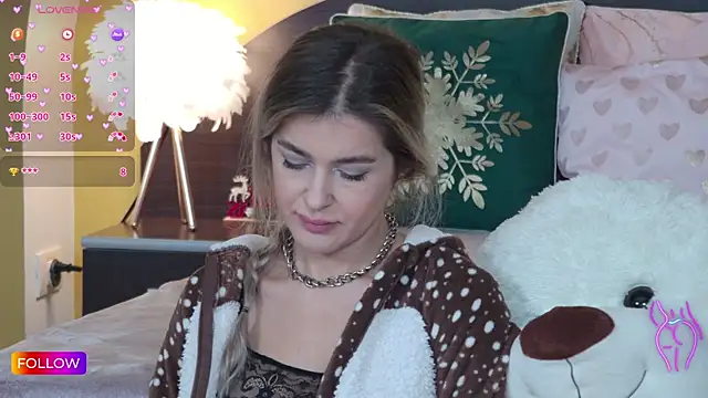 Snapshot of Sarah-Hart chatting on December 14, 5:40 am Sarah-Hart online show from December 14, 5:40 am
