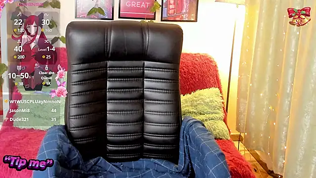 Snapshot of KarambaMoon chatting on December 4, 10:51 pm KarambaMoon online show from December 4, 10:51 pm