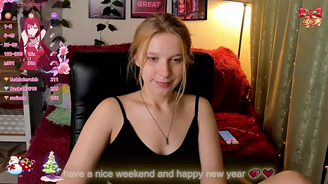 Snapshot of KarambaMoon chatting on December 7, 2:09 am KarambaMoon online show from December 7, 2:09 am