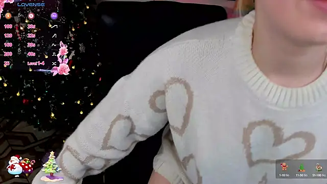 Snapshot of KarambaMoon chatting on December 18, 8:47 pm KarambaMoon online show from December 18, 8:47 pm