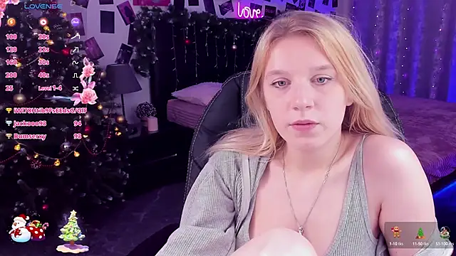 Snapshot of KarambaMoon chatting on December 24, 3:05 am KarambaMoon online show from December 24, 3:05 am