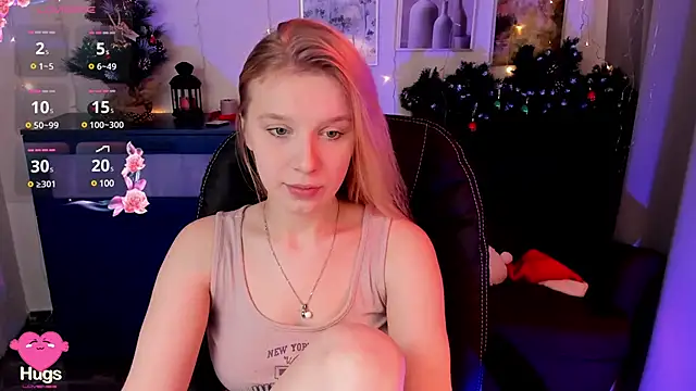 Snapshot of KarambaMoon chatting on January 9, 8:33 pm KarambaMoon online show from January 9, 8:33 pm