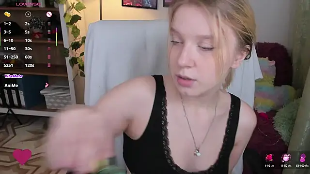 Snapshot of KarambaMoon chatting on March 7, 12:48 am KarambaMoon online show from March 7, 12:48 am