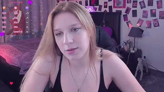 Snapshot of KarambaMoon chatting on October 4, 8:51 pm KarambaMoon online show from October 4, 8:51 pm