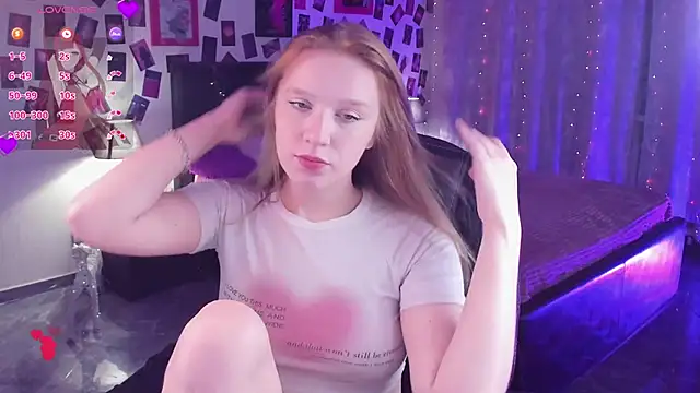 Snapshot of KarambaMoon chatting on October 23, 8:51 pm KarambaMoon online show from October 23, 8:51 pm