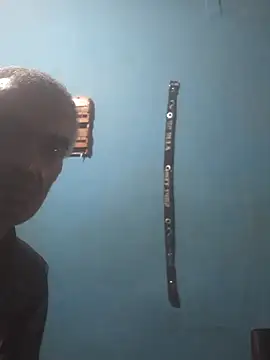 hugosafado333 online show from December 14, 5:46 am