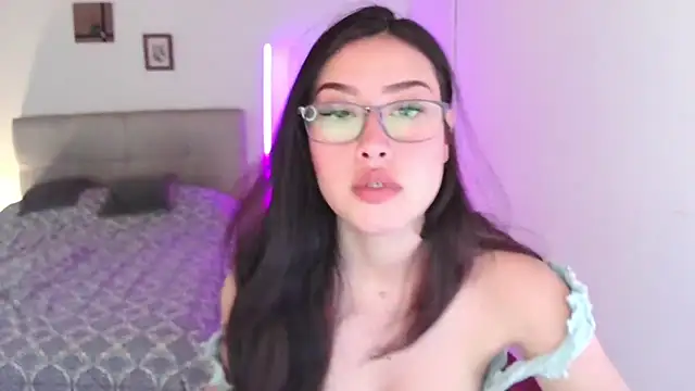 Emilyswan04 online show from September 24, 6:33 pm