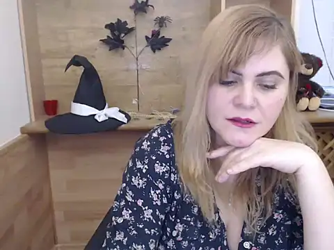 DaniellaKiss online show from December 16, 1:16 pm