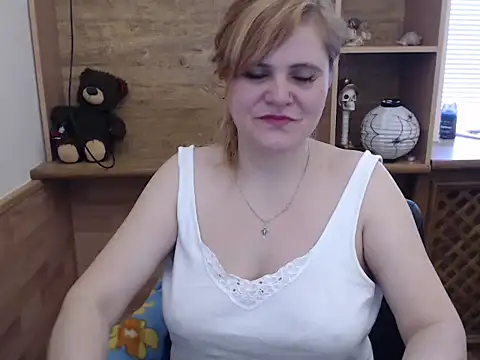 Snapshot of DaniellaKiss chatting on April 4, 9:18 am DaniellaKiss online show from April 4, 9:18 am