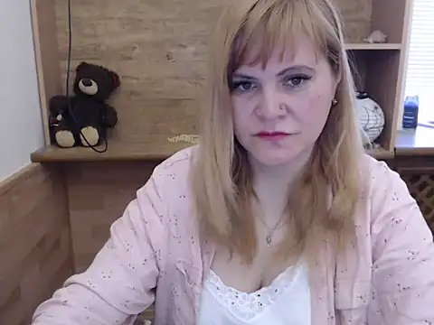 Snapshot of DaniellaKiss chatting on April 5, 9:06 am DaniellaKiss online show from April 5, 9:06 am