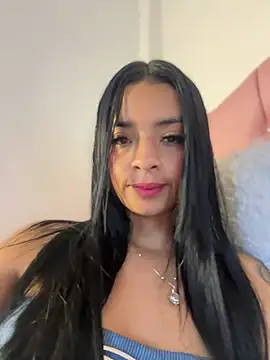 Laura fernandezII online show from January 31, 3:00 pm