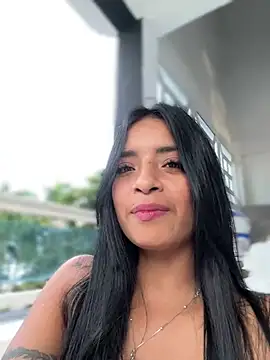 Laura fernandezII online show from February 9, 10:00 pm