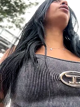 Laura fernandezII online show from September 24, 6:00 pm