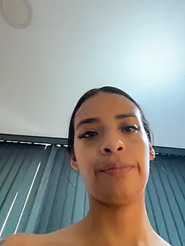 Laura fernandezII online show from February 26, 1:54 pm