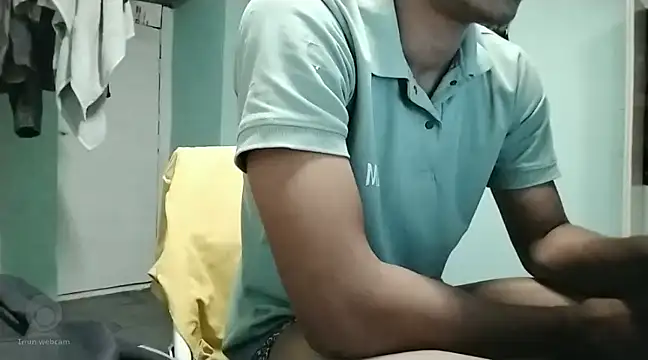 Snapshot of vicky0805 chatting on February 10, 9:47 am vicky0805 online show from February 10, 9:47 am