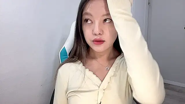 Risalynn online show from December 7, 3:36 am