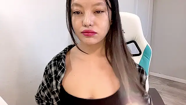 Risalynn online show from December 12, 3:43 am