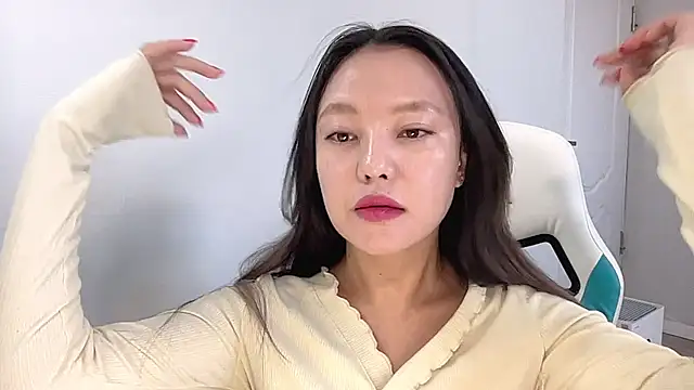 Risalynn online show from December 14, 3:29 am