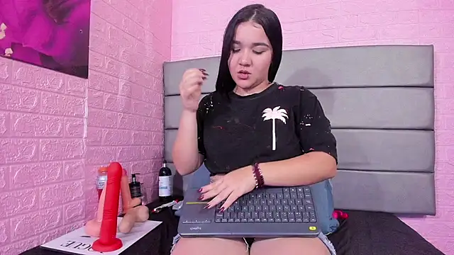 LYAA COLLINS  online show from February 9, 3:23 pm