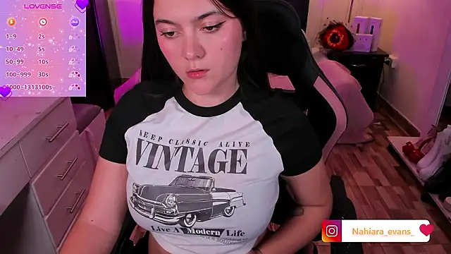 NahiaraEvans  online show from March 25, 8:31 am