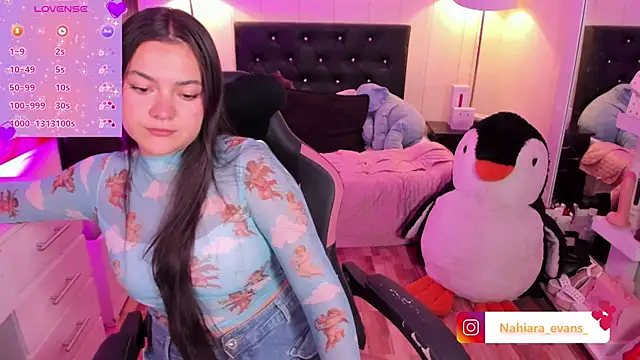 NahiaraEvans  online show from April 5, 5:59 am