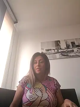 Latiinvenushot online show from November 23, 4:18 pm