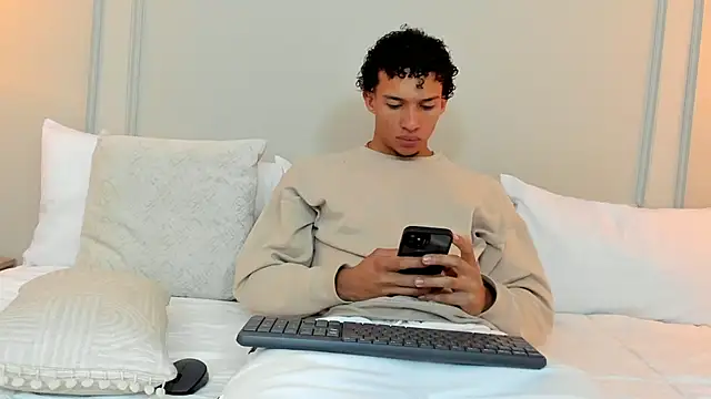 Snapshot of Dominick_star chatting on December 12, 3:32 am Dominick star online show from December 12, 3:32 am