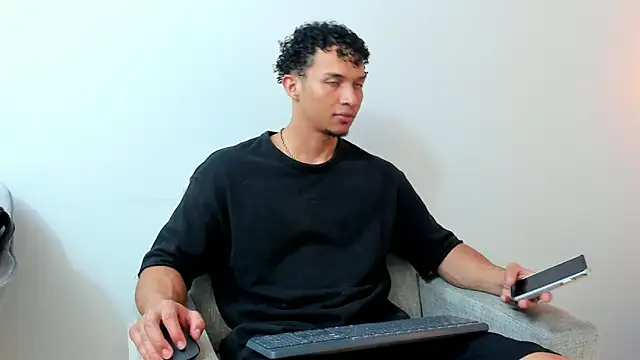 Snapshot of Dominick_star chatting on January 12, 2:56 am Dominick star online show from January 12, 2:56 am