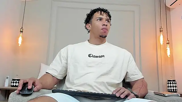 Snapshot of Dominick_star chatting on February 6, 4:21 am Dominick star online show from February 6, 4:21 am