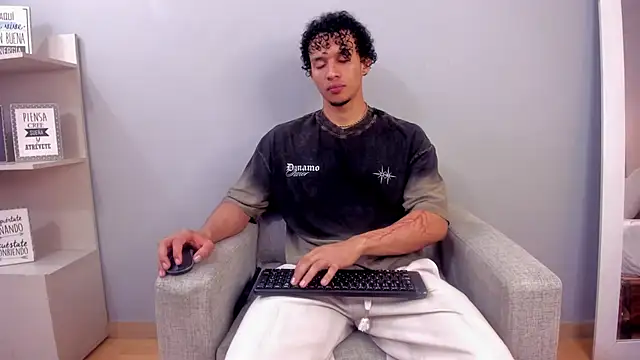 Dominick star online show from November 28, 4:04 am