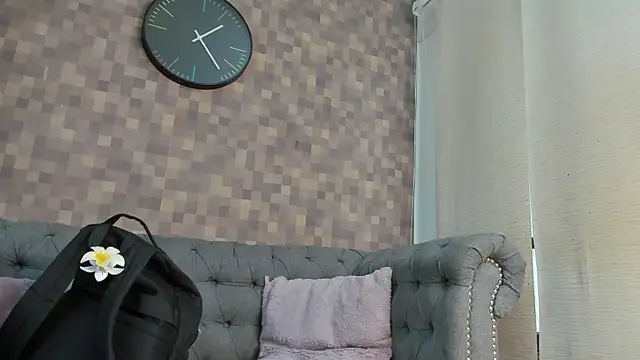 Snapshot of natalia_aguirre1 chatting on September 18, 12:07 pm natalia aguirre1 online show from September 18, 12:07 pm