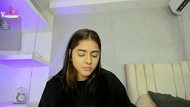 Snapshot of natalia_aguirre1 chatting on January 15, 12:10 pm natalia aguirre1 online show from January 15, 12:10 pm