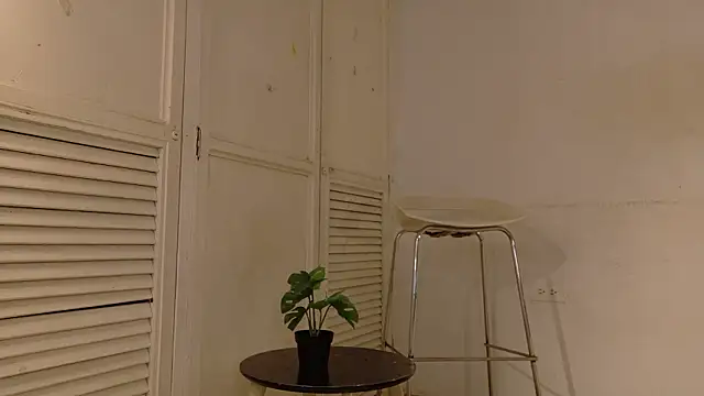 Snapshot of natalia_aguirre1 chatting on February 10, 12:20 pm natalia aguirre1 online show from February 10, 12:20 pm