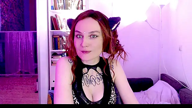 Snapshot of mischellemeow13 chatting on February 7, 4:06 am mischellemeow13 online show from February 7, 4:06 am
