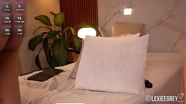 Snapshot of lexiee_grey_ chatting on June 3, 2:33 pm lexiee grey online show from June 3, 2:33 pm