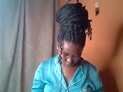 Snapshot of Moonfades chatting on November 1, 6:59 am Moonfades online show from November 1, 6:59 am