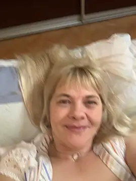 Snapshot of Lia_Laguna77 chatting on February 11, 9:56 pm Lia Laguna77 online show from February 11, 9:56 pm