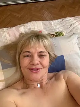 Snapshot of Lia_Laguna77 chatting on February 16, 8:33 pm Lia Laguna77 online show from February 16, 8:33 pm