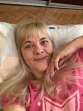 Snapshot of Lia_Laguna77 chatting on February 25, 9:57 pm Lia Laguna77 online show from February 25, 9:57 pm