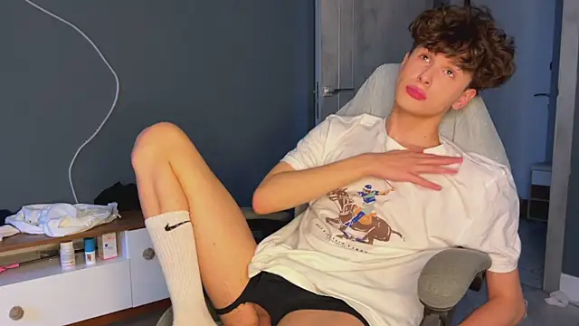 Snapshot of alyx_garden chatting on December 28, 9:20 am alyx garden online show from December 28, 9:20 am