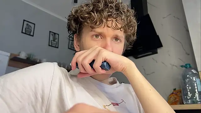 Snapshot of alyx_garden chatting on February 28, 10:27 am alyx garden online show from February 28, 10:27 am