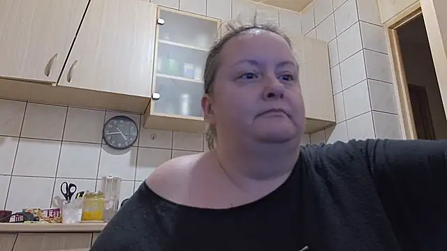 Snapshot of melissaBlessing chatting on January 6, 2:37 am melissaBlessing online show from January 6, 2:37 am