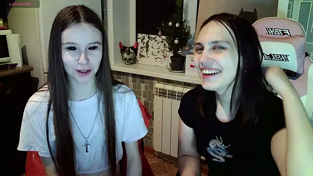 Snapshot of BlackHe4rts_ chatting on January 18, 12:46 am BlackHe4rts online show from January 18, 12:46 am