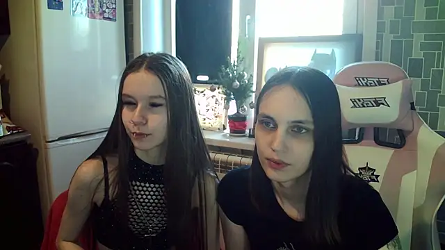 Snapshot of BlackHe4rts_ chatting on February 8, 3:08 am BlackHe4rts online show from February 8, 3:08 am